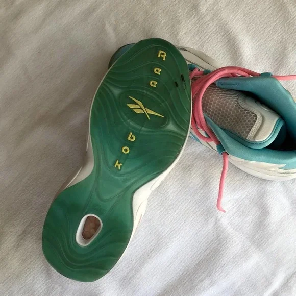 Girls green and pink lace Reebok Basketball shoe. - Picture 7 of 12